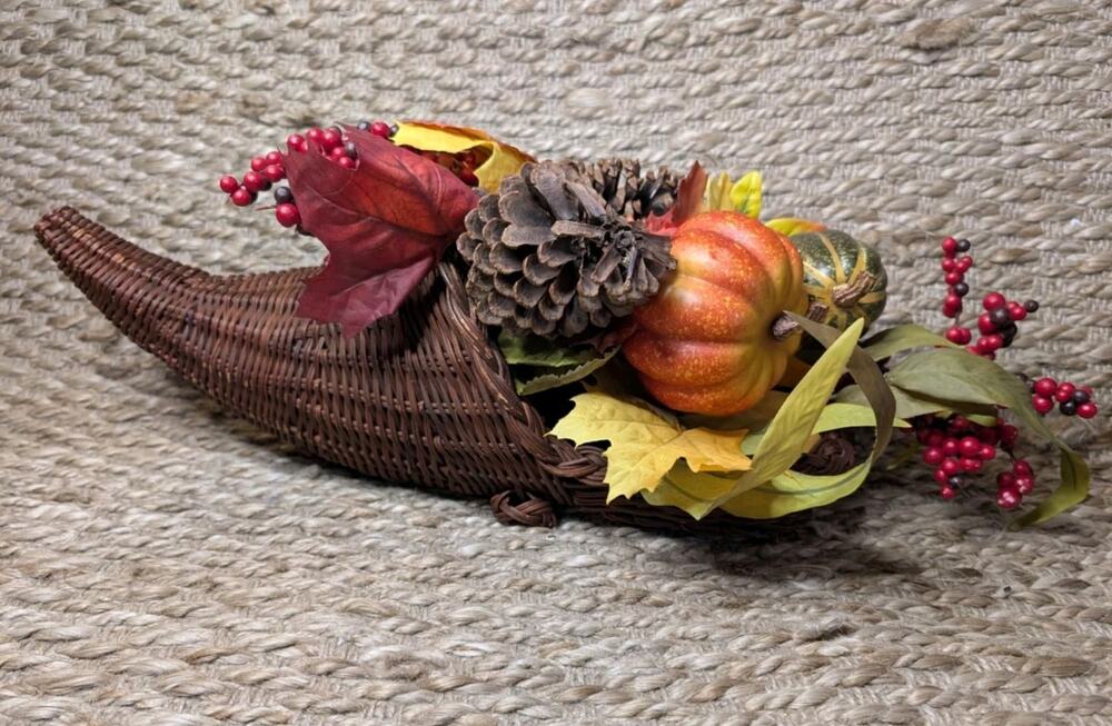Cornucopia Thanksgiving Fall Centerpiece Wall Decor Wicker Pumpkins Leaves